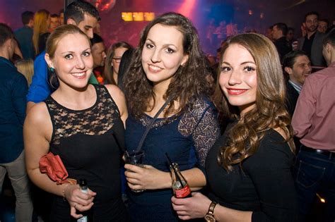 gruppenfick|Bei der Party bumst jeder mit jedem 